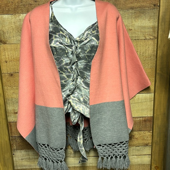 Roffe Color Block Fringe Ruana - Picture 3 of 13